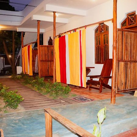 Surfers Park Arugambay Bed and Breakfast Arugam Bay Exteriör bild