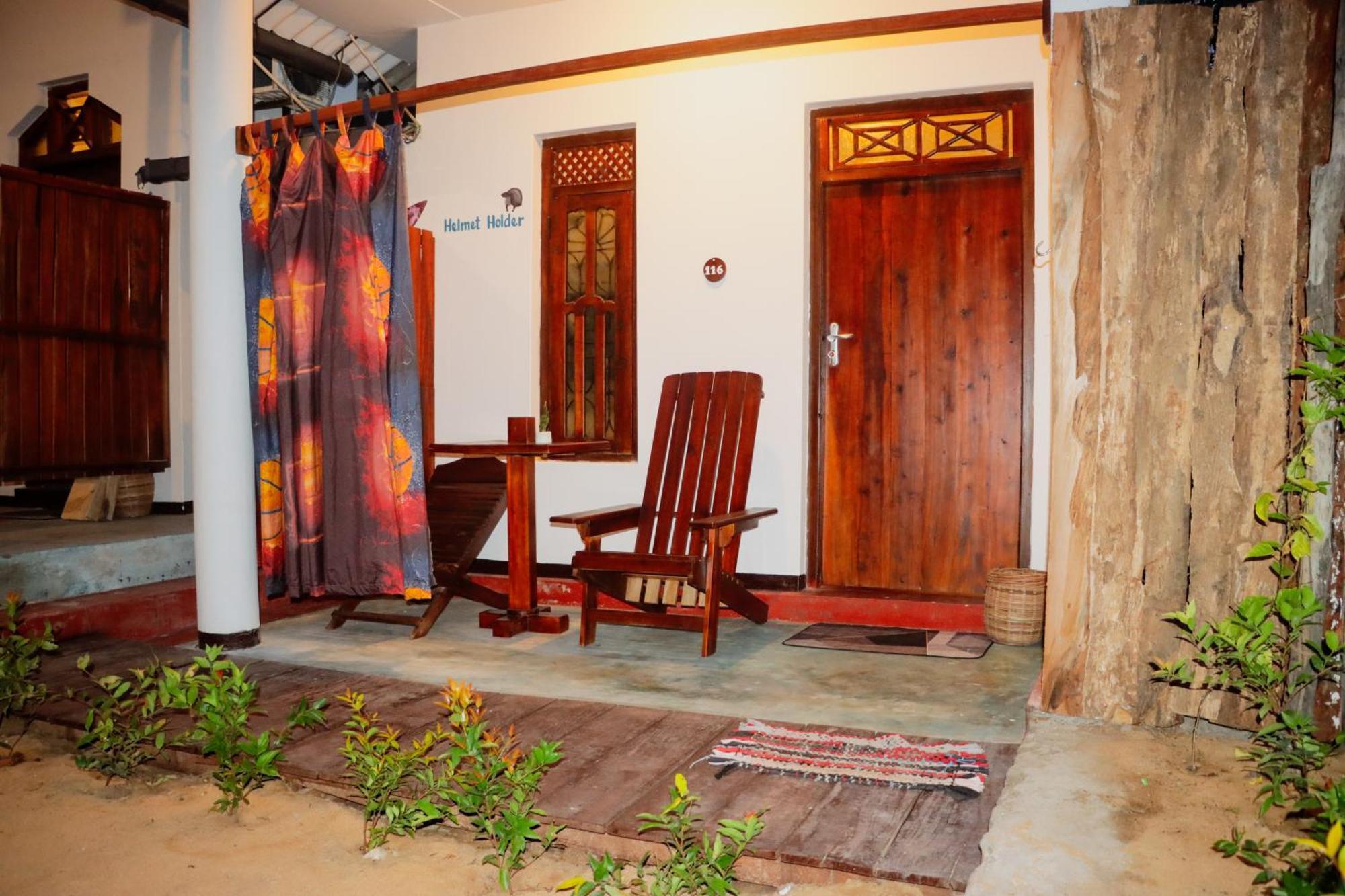 Surfers Park Arugambay Bed and Breakfast Arugam Bay Exteriör bild