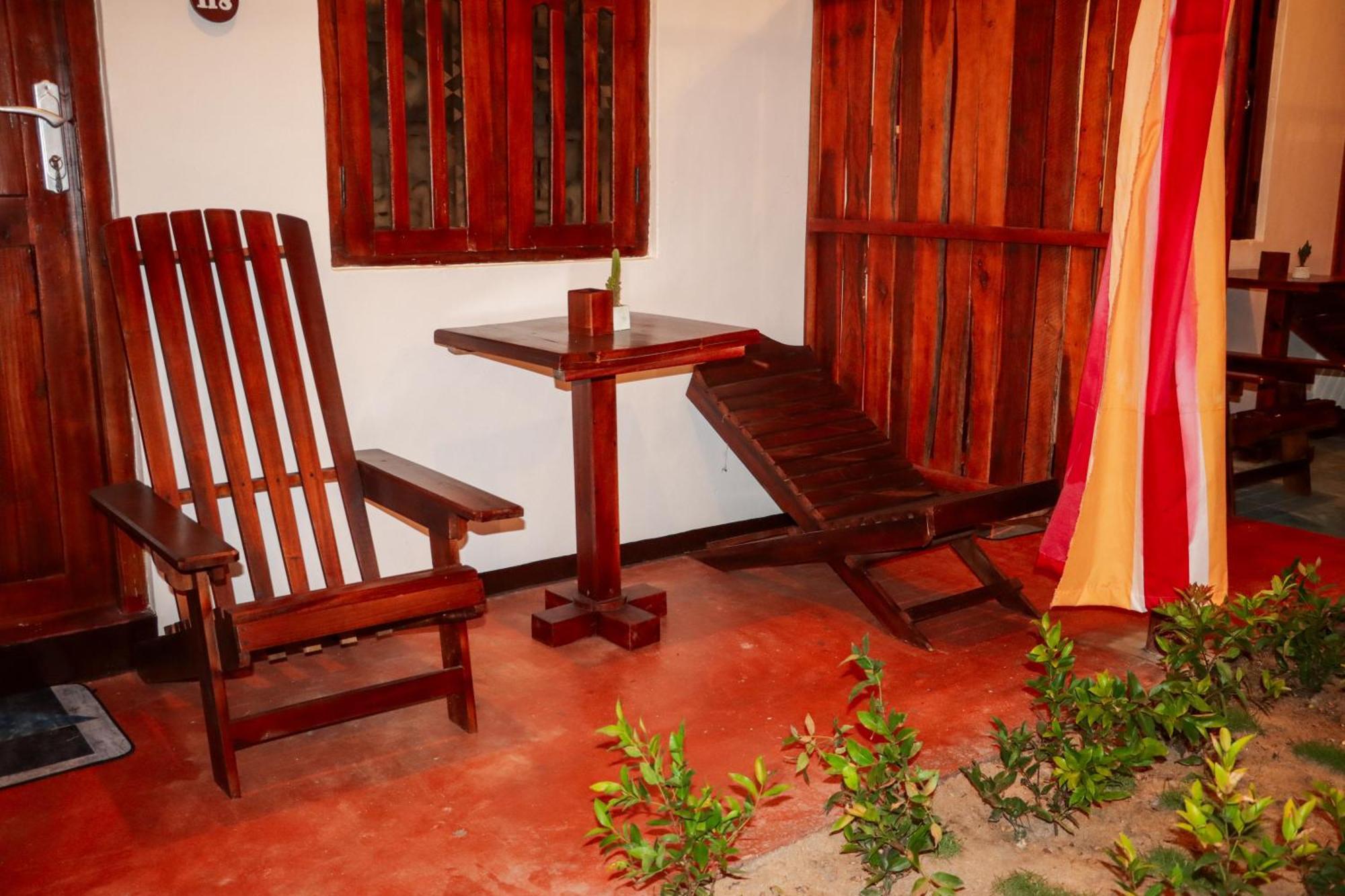 Surfers Park Arugambay Bed and Breakfast Arugam Bay Exteriör bild