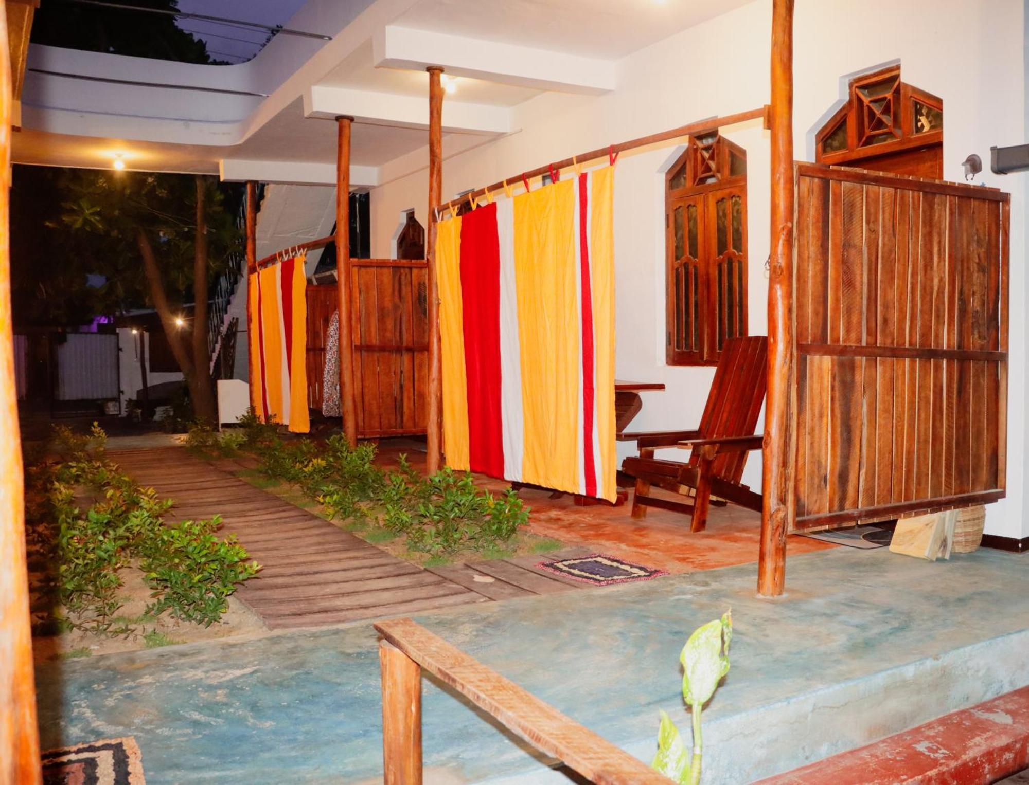 Surfers Park Arugambay Bed and Breakfast Arugam Bay Exteriör bild